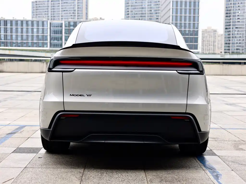 Tesla Model Y L — фото 4