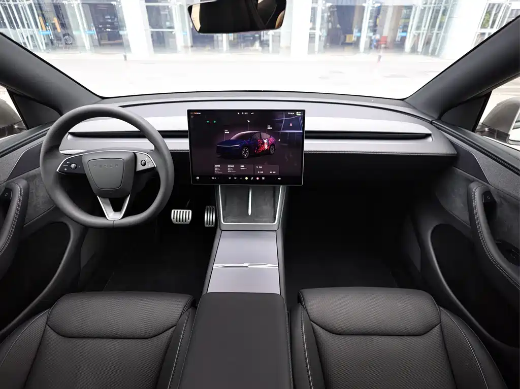 Tesla Model Y L — фото 10