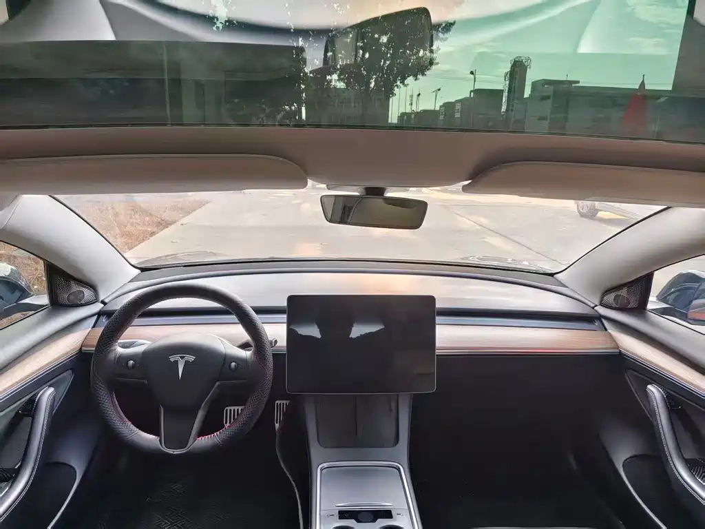 Tesla Model 3 — фото 5