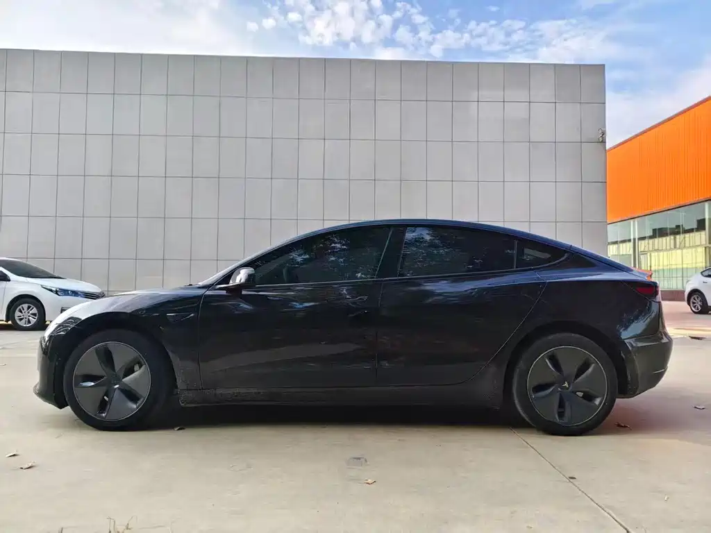 Tesla Model 3 — фото 7