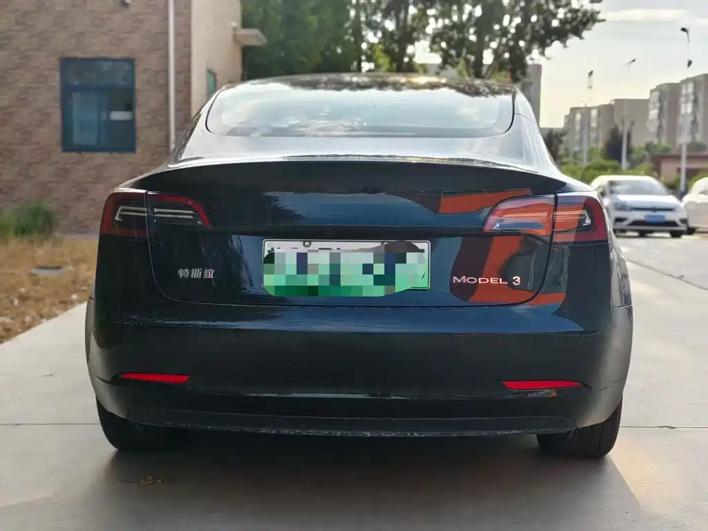 Tesla Model 3 — фото 9