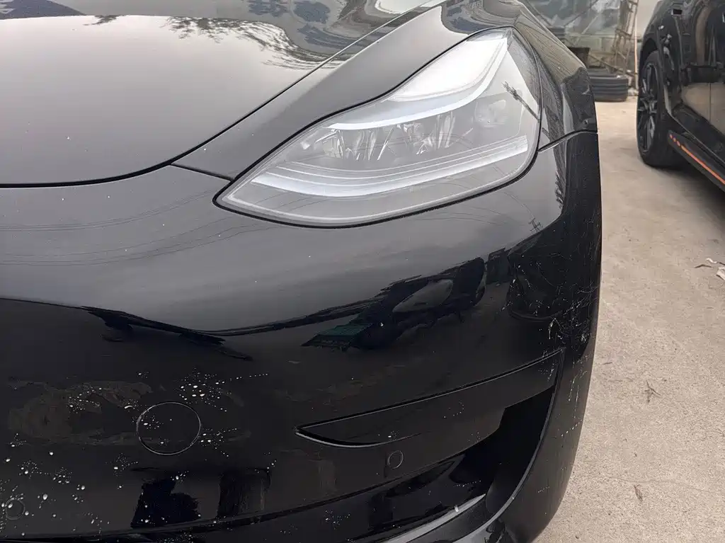 Tesla Model 3 — фото 4