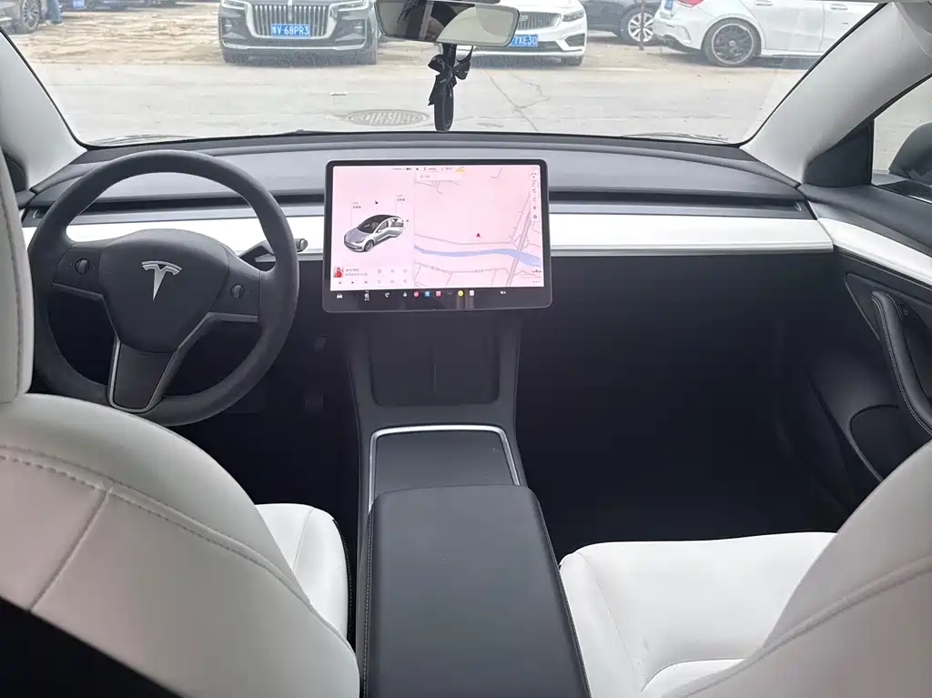 Tesla Model 3 — фото 10