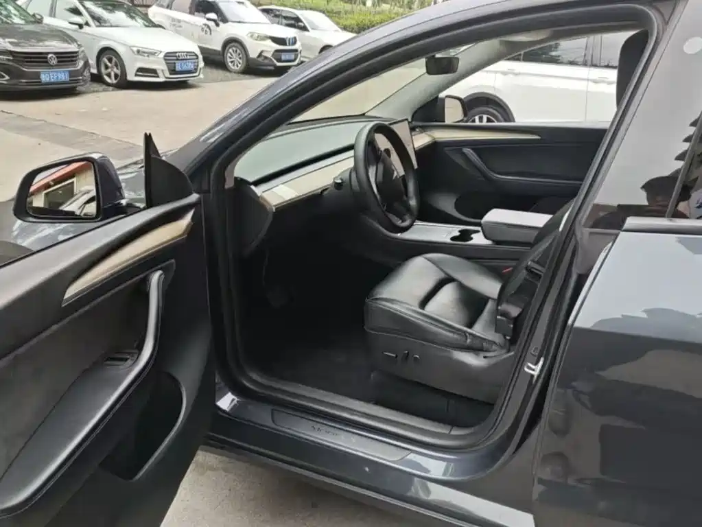Tesla Model Y — фото 4