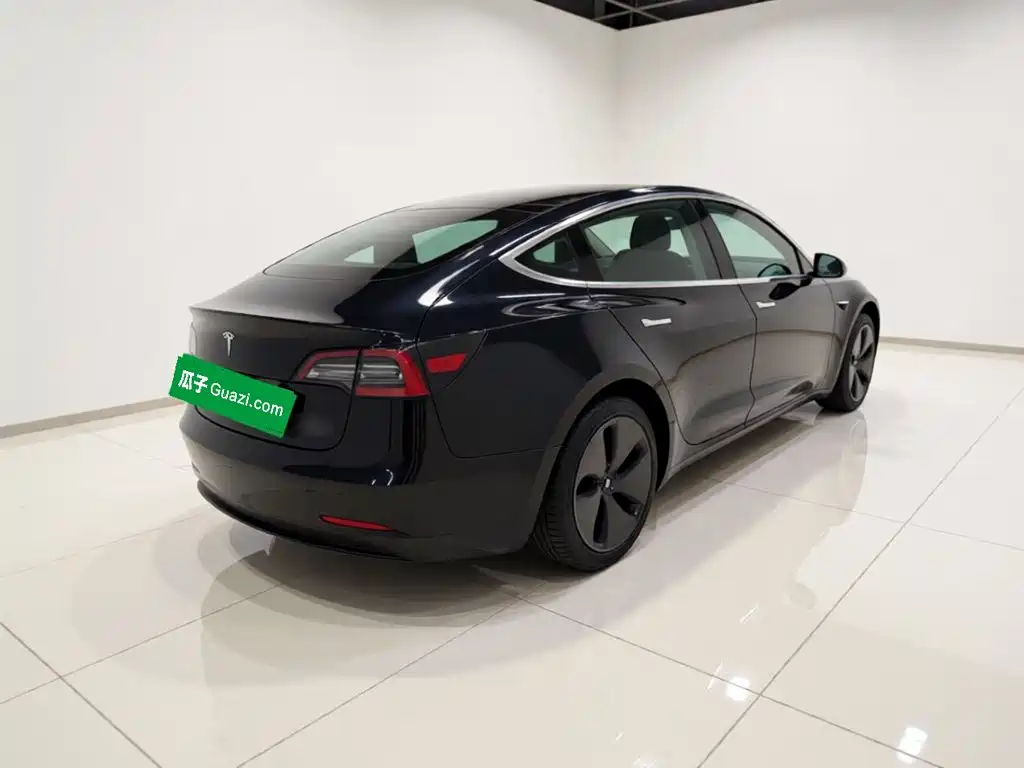 Tesla Model 3 — фото 4