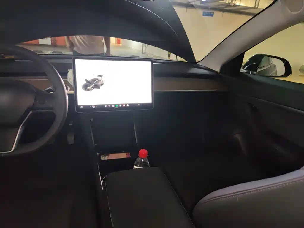Tesla Model 3 — фото 5