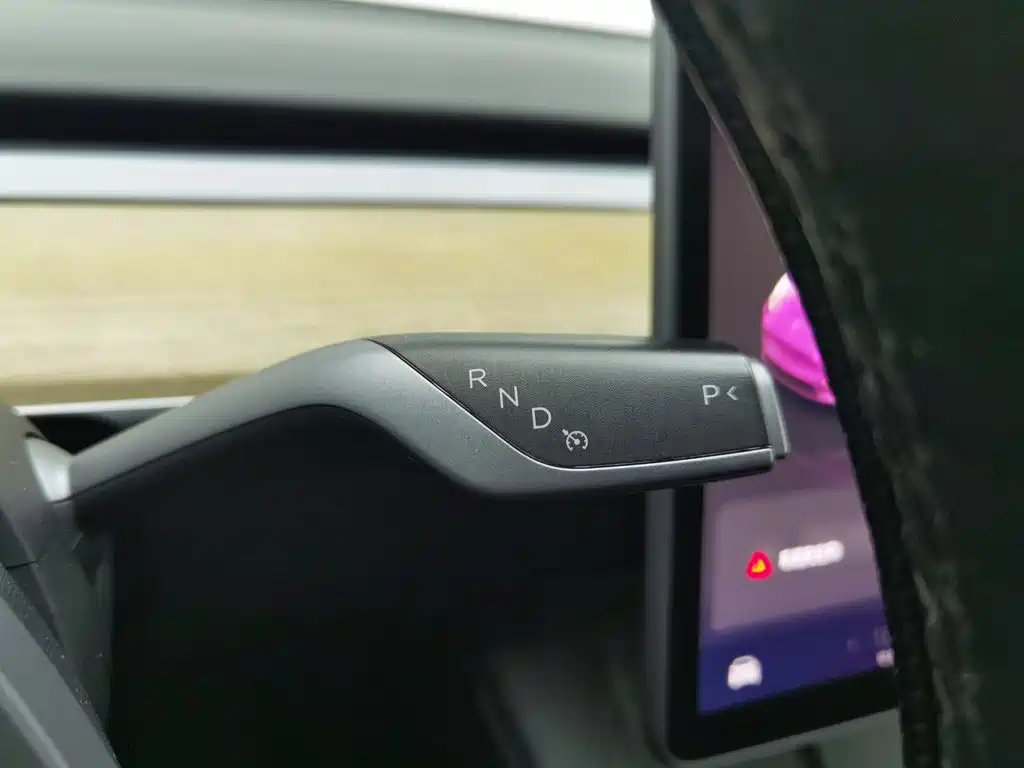 Tesla Model Y — фото 13