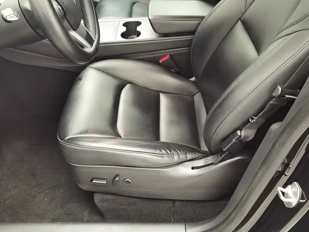 Tesla Model Y — фото 20