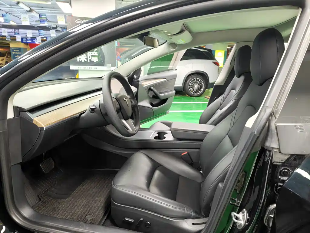 Tesla Model 3 — фото 11