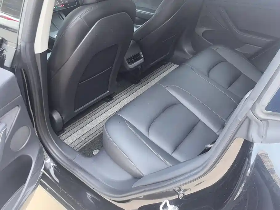 Tesla Model 3 — фото 11