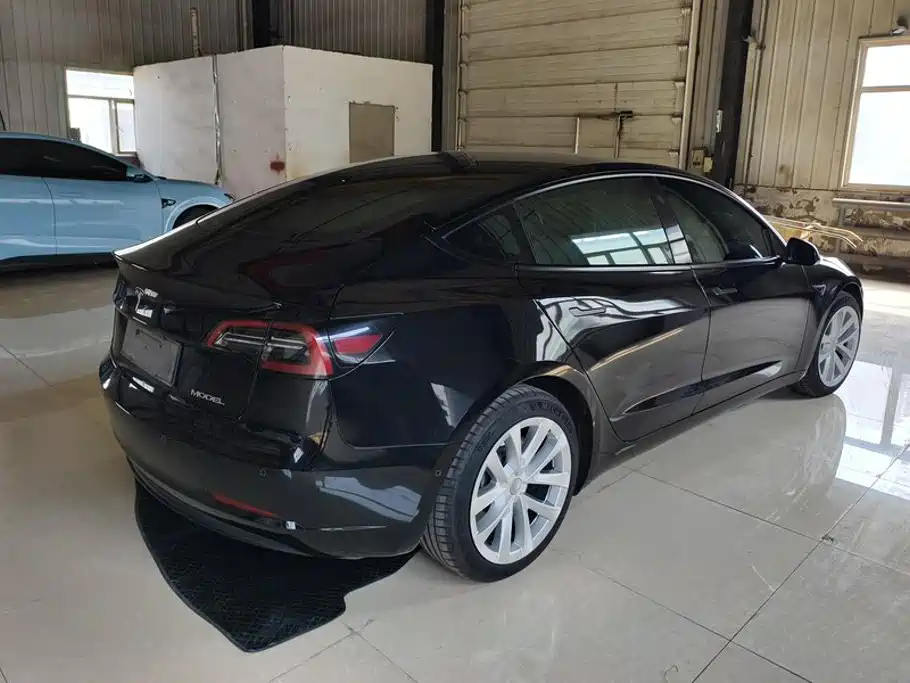 Tesla Model 3 — фото 3