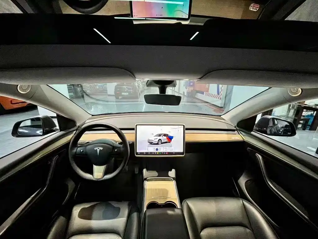 Tesla Model Y — фото 6