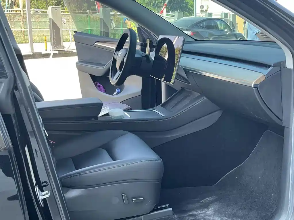 Tesla Model Y — фото 7