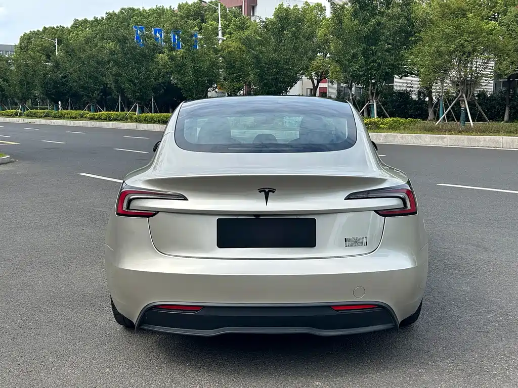 Tesla Model 3 — фото 4