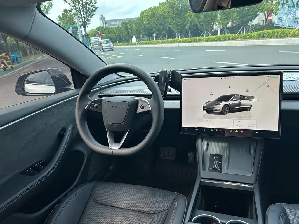 Tesla Model 3 — фото 9