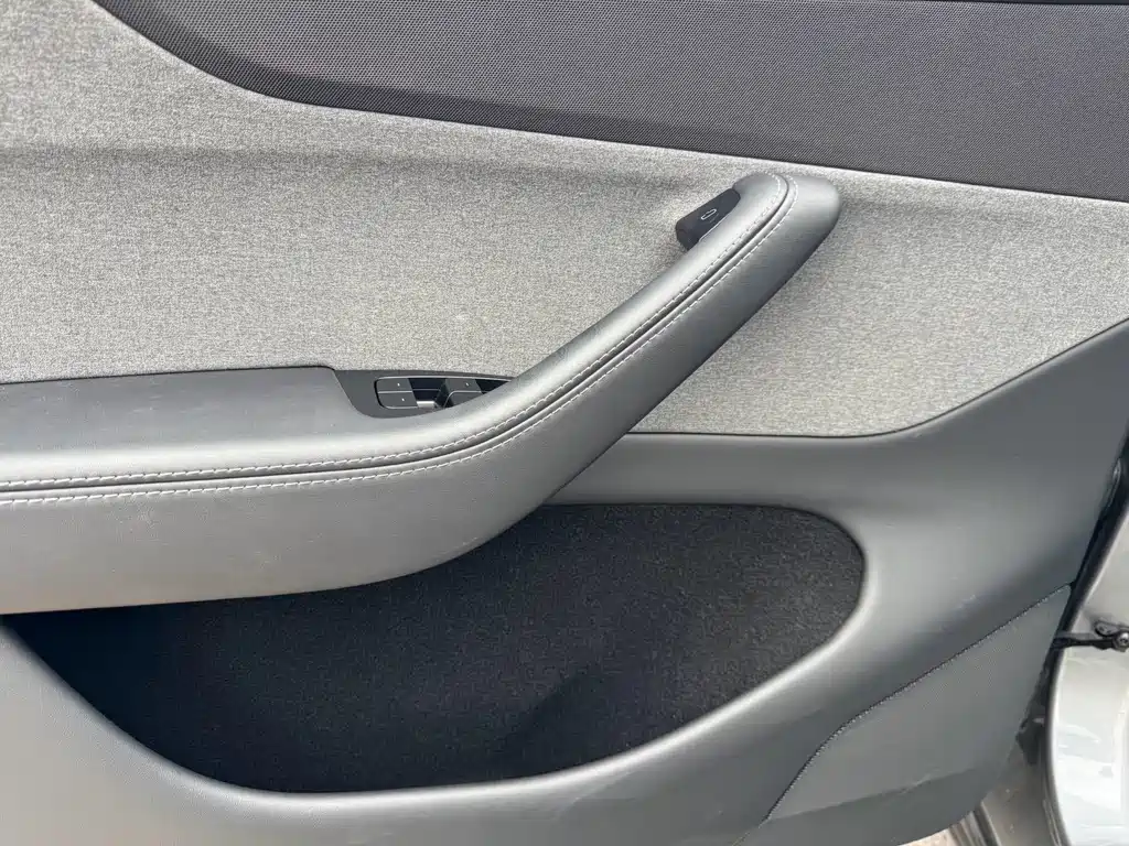 Tesla Model Y — фото 11