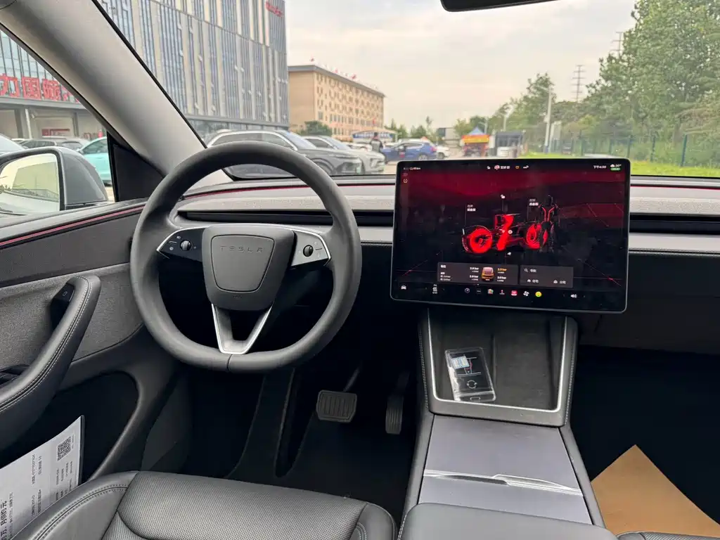 Tesla Model Y — фото 5