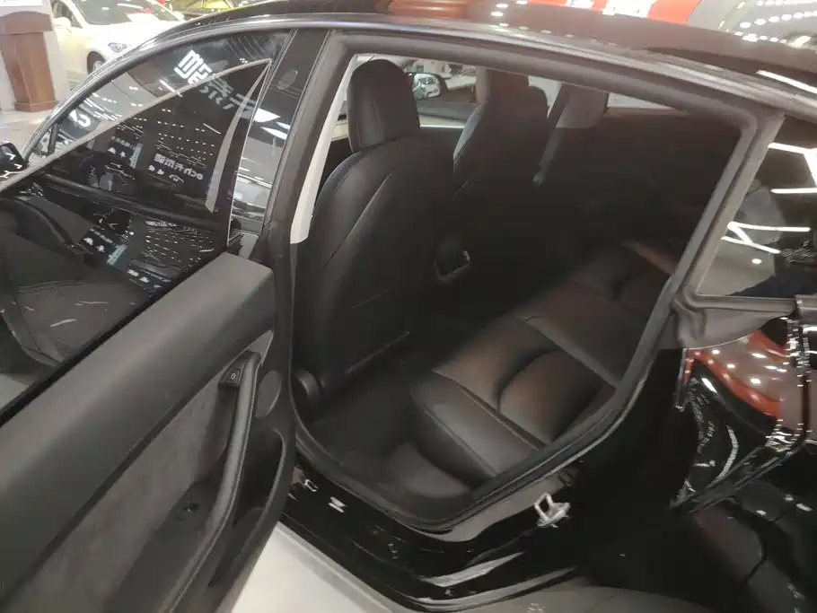 Tesla Model 3 — фото 11