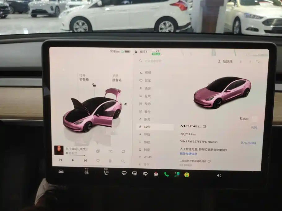 Tesla Model 3 — фото 14