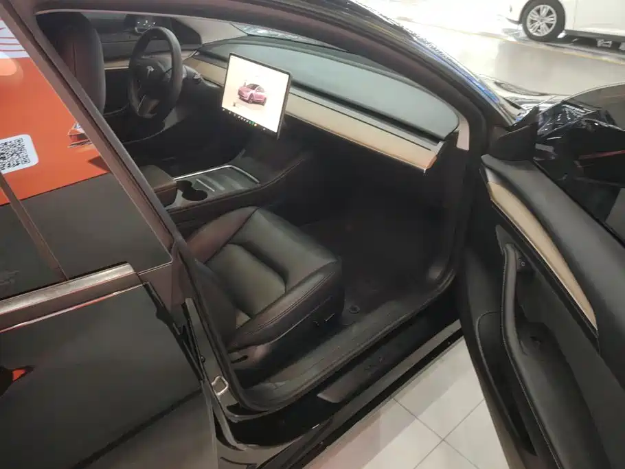 Tesla Model 3 — фото 8