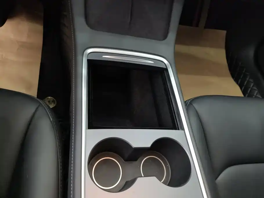 Tesla Model 3 — фото 16