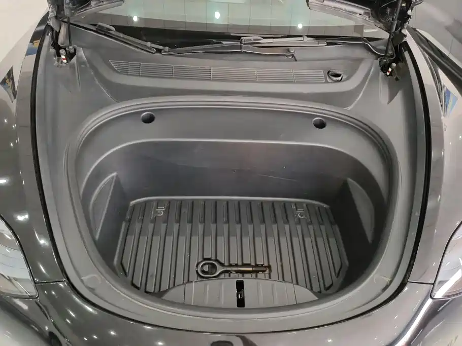Tesla Model 3 — фото 10