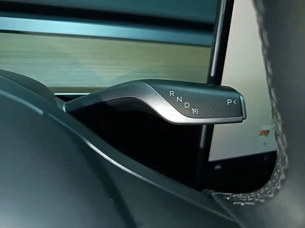 Tesla Model 3 — фото 14