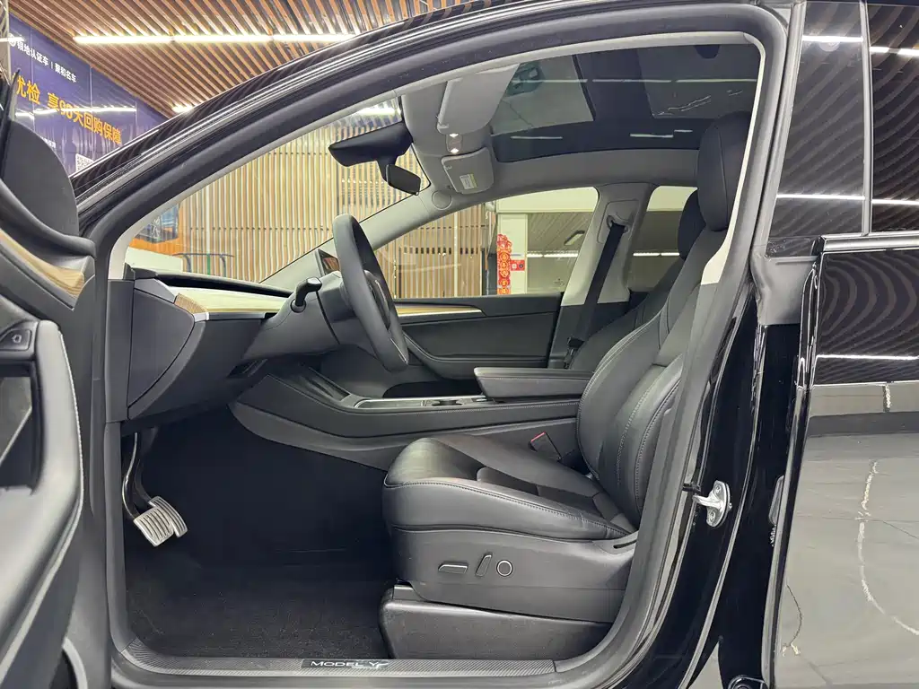Tesla Model Y — фото 7