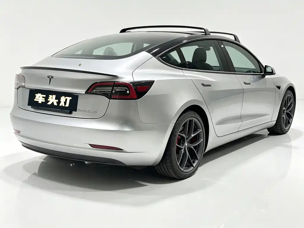 Tesla Model 3 — фото 11