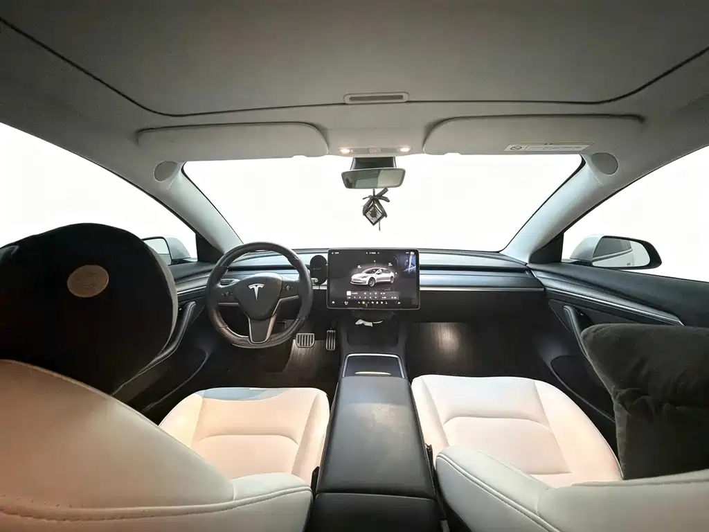 Tesla Model 3 — фото 4