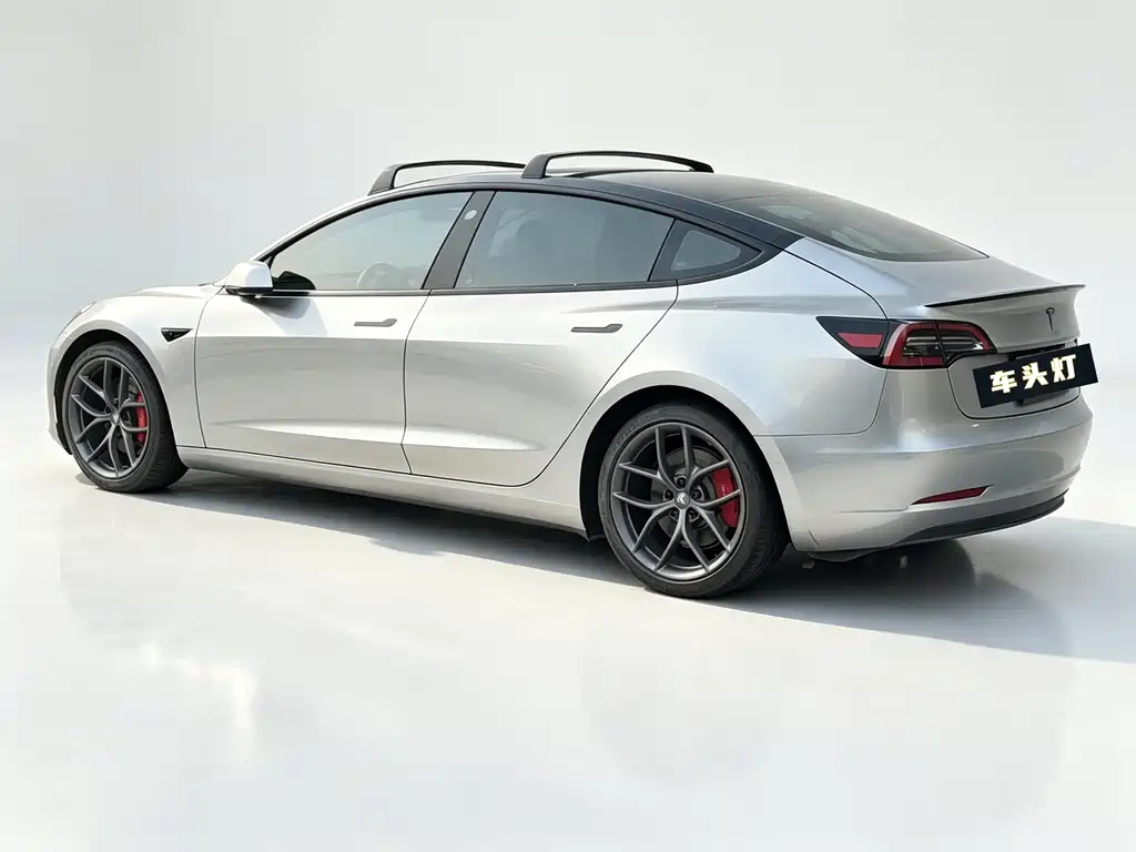 Tesla Model 3 — фото 9