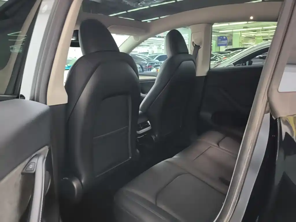 Tesla Model Y — фото 17