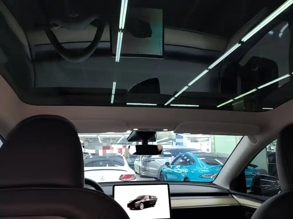 Tesla Model Y — фото 18
