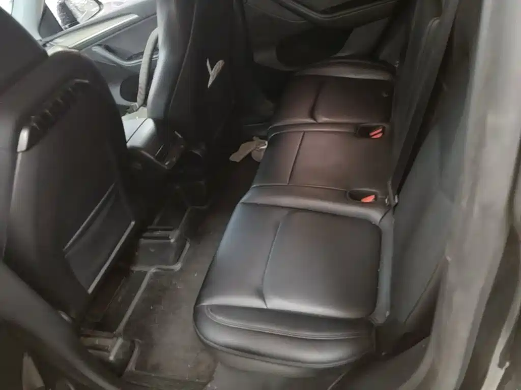 Tesla Model Y — фото 17