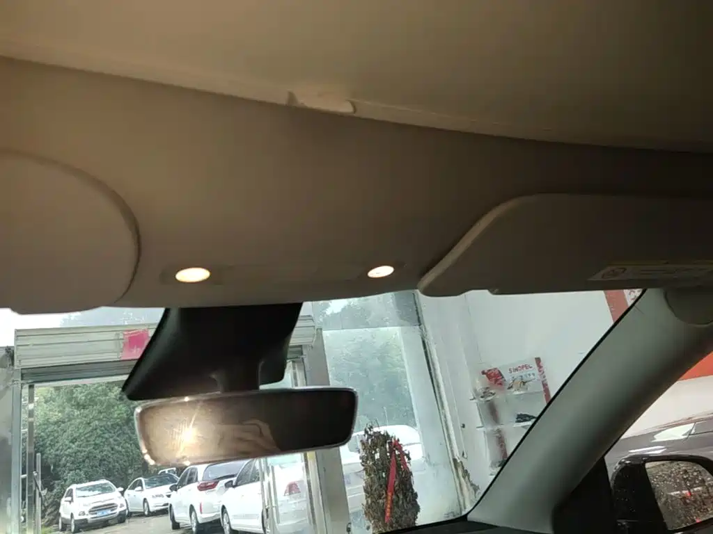 Tesla Model Y — фото 18