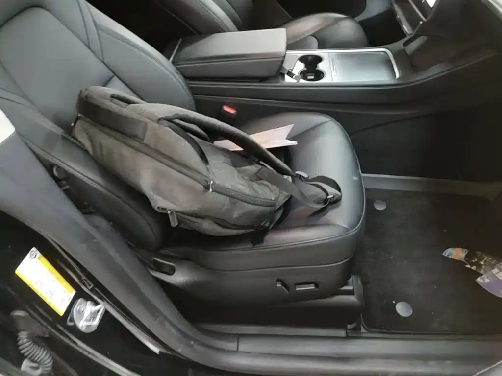 Tesla Model Y — фото 25