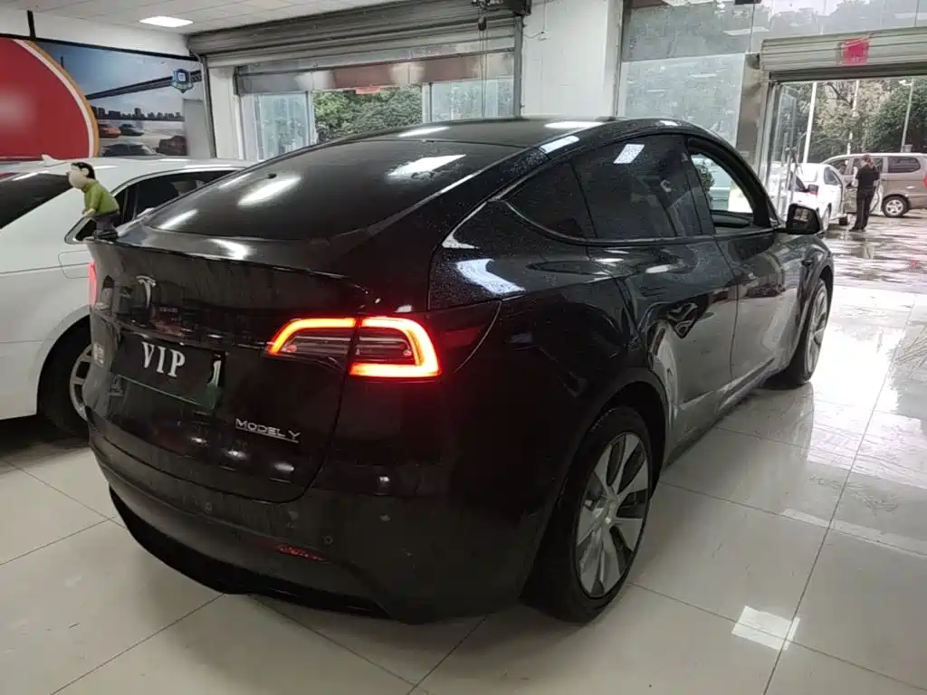 Tesla Model Y — фото 7