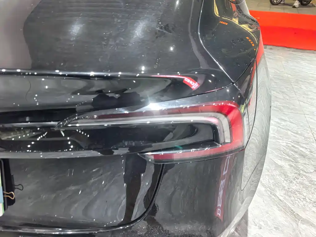 Tesla Model 3 — фото 14
