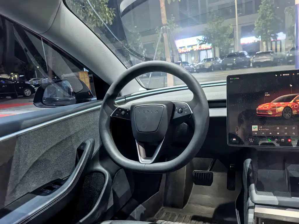 Tesla Model 3 — фото 6