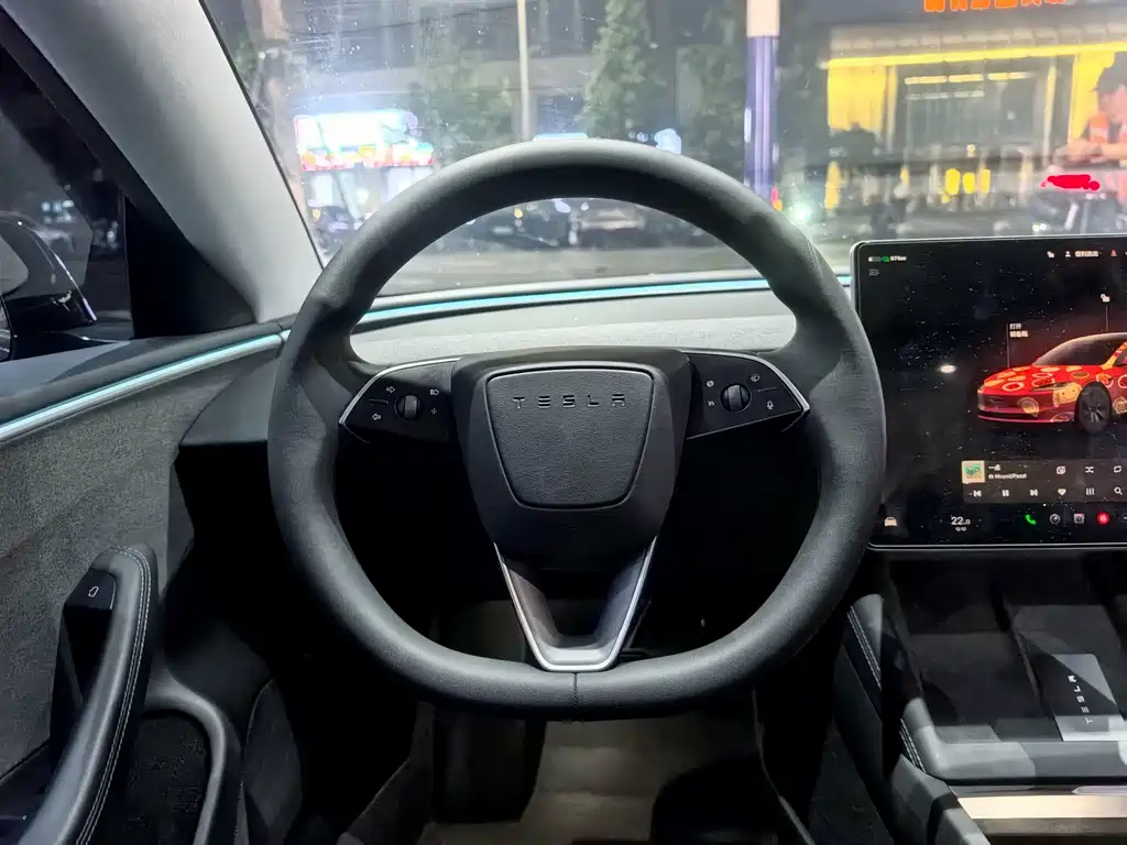 Tesla Model 3 — фото 7