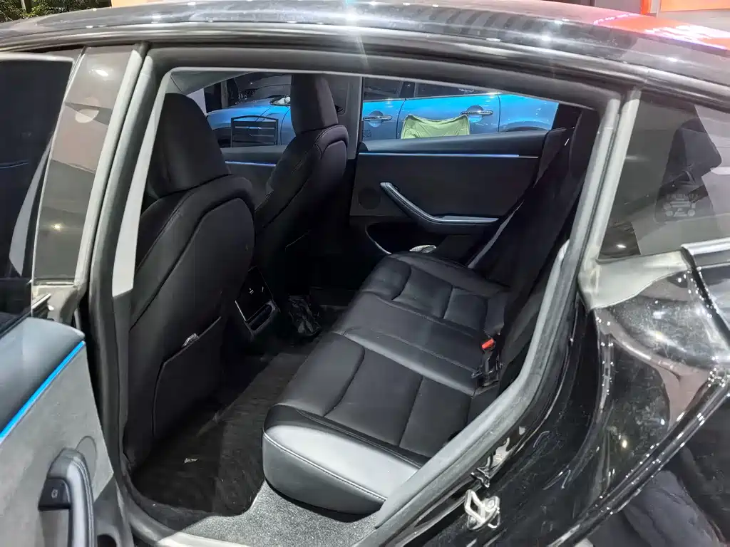Tesla Model 3 — фото 10