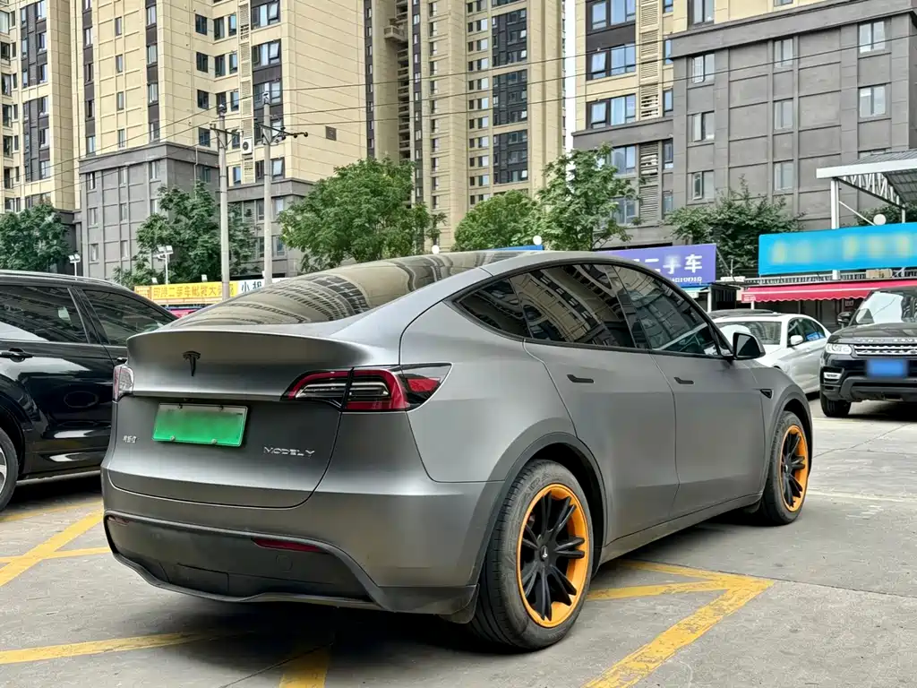 Tesla Model Y — фото 11
