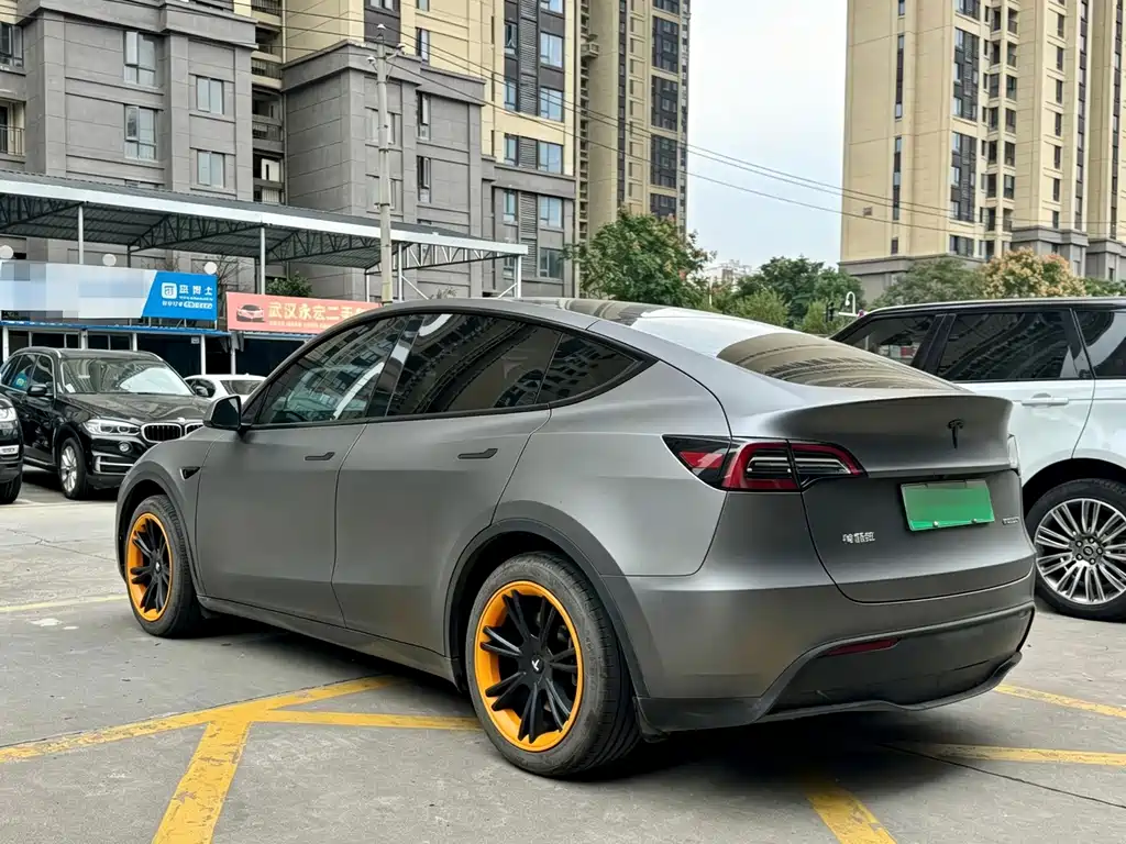 Tesla Model Y — фото 9