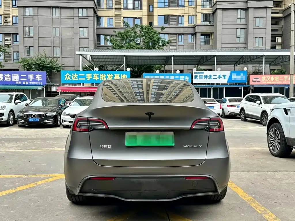 Tesla Model Y — фото 10