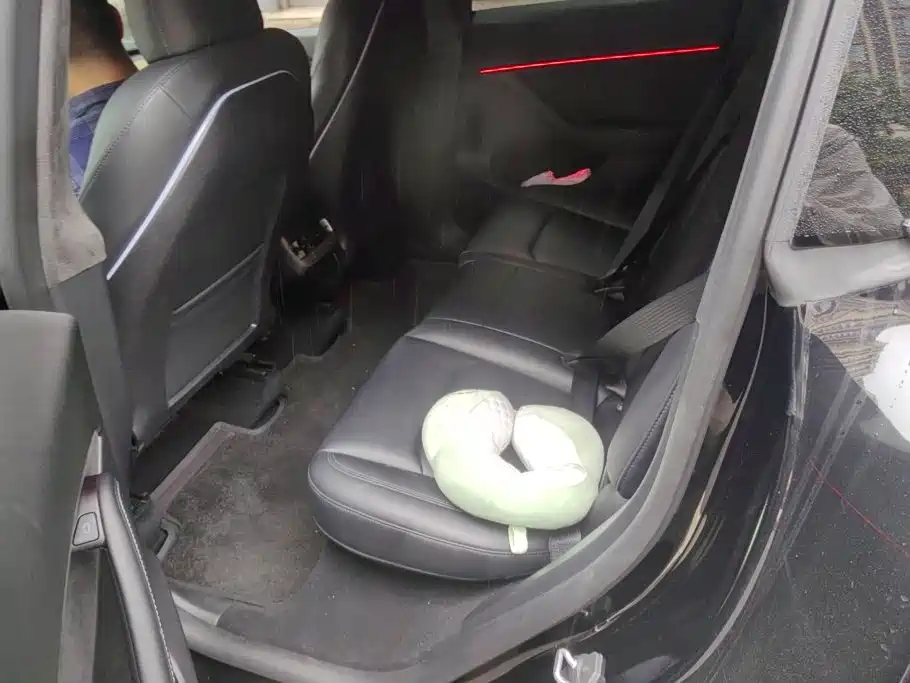 Tesla Model Y — фото 11