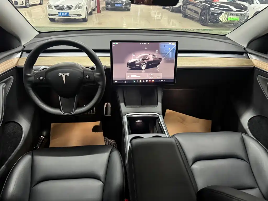 Tesla Model Y — фото 6