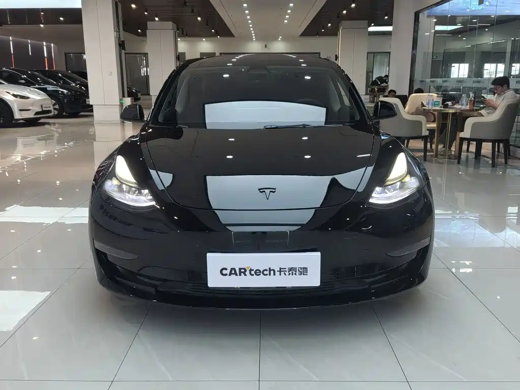 Tesla Model 3 — фото 2