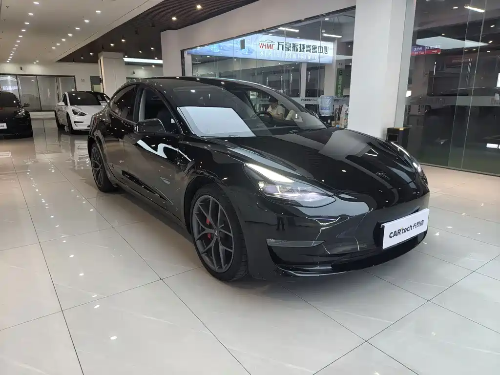 Tesla Model 3 — фото 3