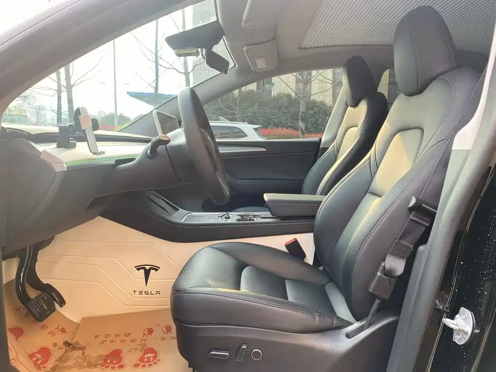 Tesla Model Y — фото 4