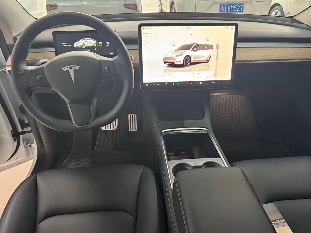 Tesla Model Y — фото 9